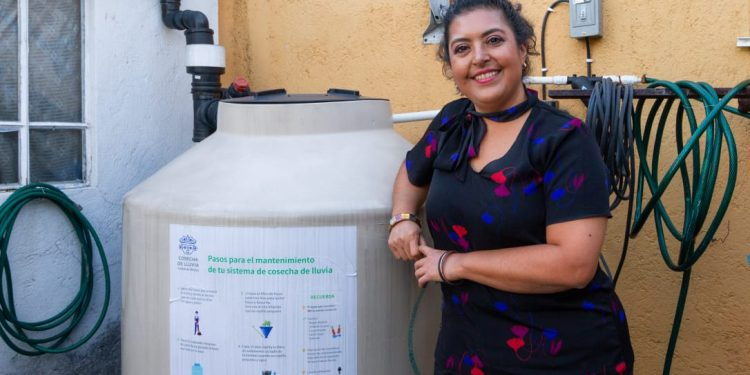 Ante escasez de agua, más de 25 mil mujeres cosechan la lluvia