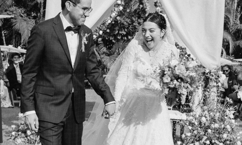 «Hasta el infinito y más allá» declaró Mon Laferte al publicar imágenes de su boda