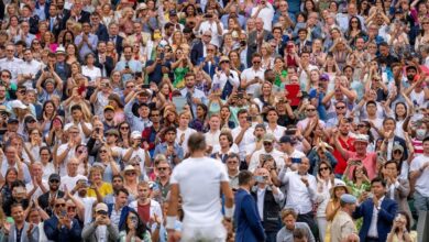 Desgarro abdominal deja a Rafael Nadal fuera del Wimbledon