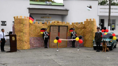 Hacen homenaje a policías alemanes con decoraciones nazis