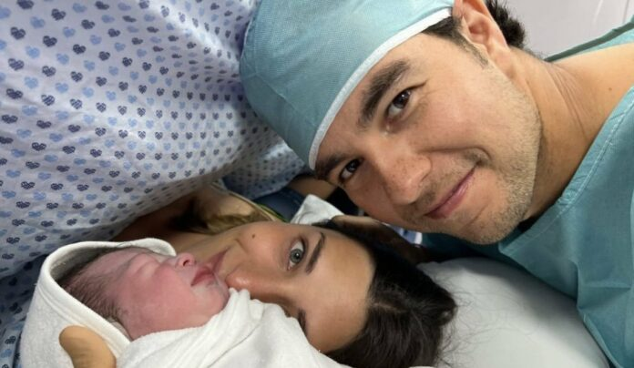 Checo Pérez y Carola dan la bienvenida a su tercer hijo