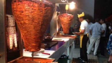 Taquero golpea a joven por morder el trompo de los tacos