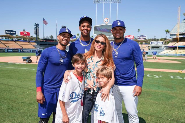 Shakira reaparece junto a sus hijos en Los Ángeles