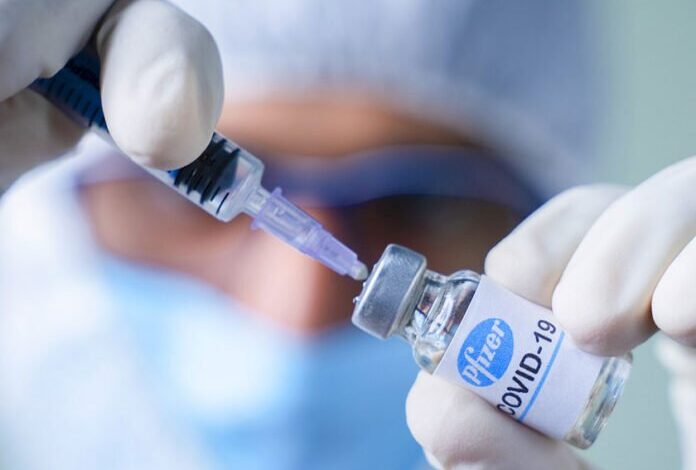 Tercera dosis de vacuna Pfizer eleva niveles de anticuerpos contra variante Delta