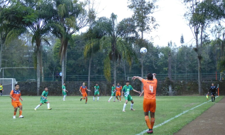 Le sacan victoria a los Halcones UV en Campeonato Universitario