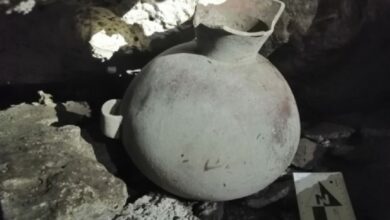 Encuentran piezas prehispánicas en cueva de Chemuyil