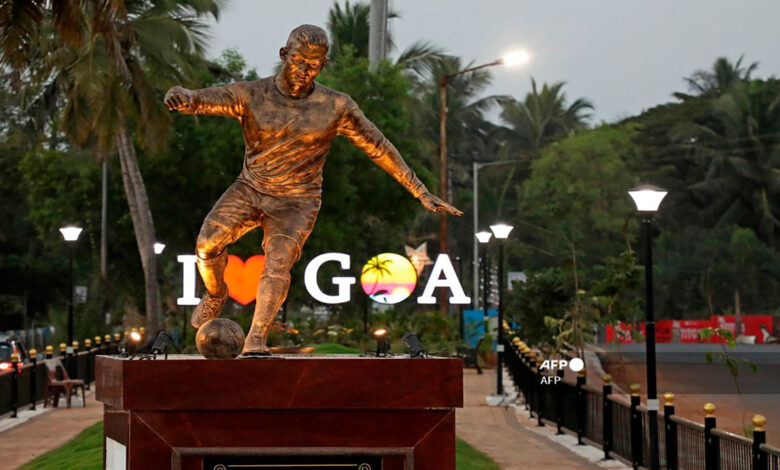 Develan estatua de Cristiano Ronaldo en la India