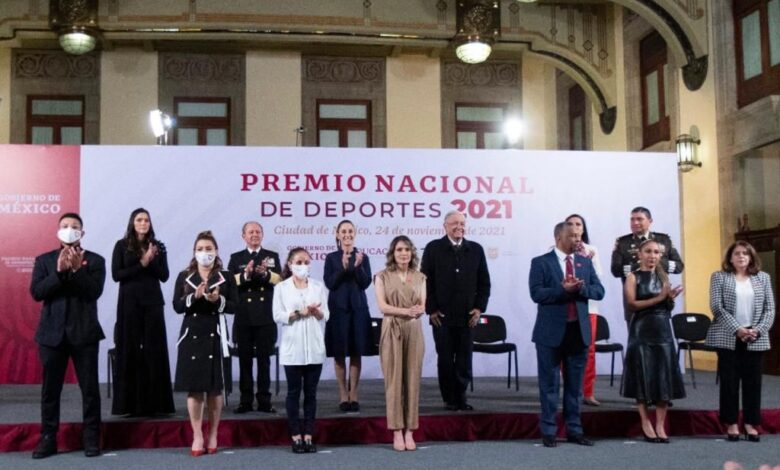 Destacando a Urías y Guevara, Obrador entregó el Premio Nacional de Deportes 2021