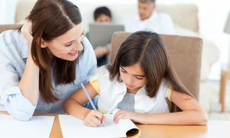 De esta forma, Madre ayudo a su hija con el Regreso a Clases a distancia