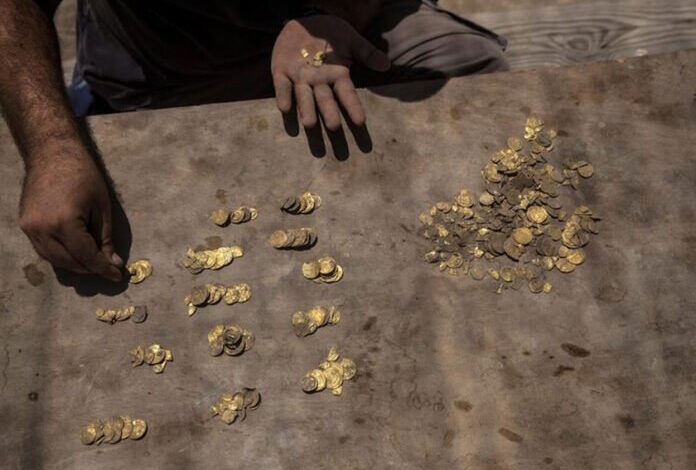 ¡Increíble! Hallan tesoro islámico con 425 monedas de oro