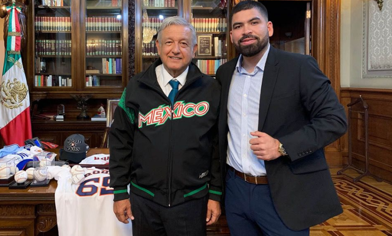 Recibe AMLO a Julio y Luis Urías y renueva su apuesta por Dodgers para campeón