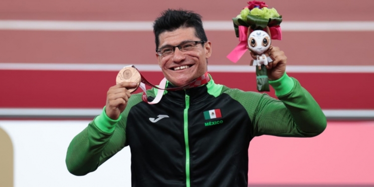 Octavo Bronce para México, Juan Pablo Cervantes queda en tercer lugar de 100m T54