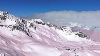 Indagan sobre hielo rosa en los Alpes