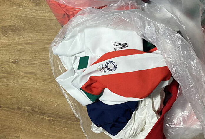 Equipo de sóftbol mexicano tiró sus uniformes de Tokyo 2020 a la basura