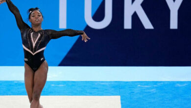 Simone Biles se retira de la final de all around individual