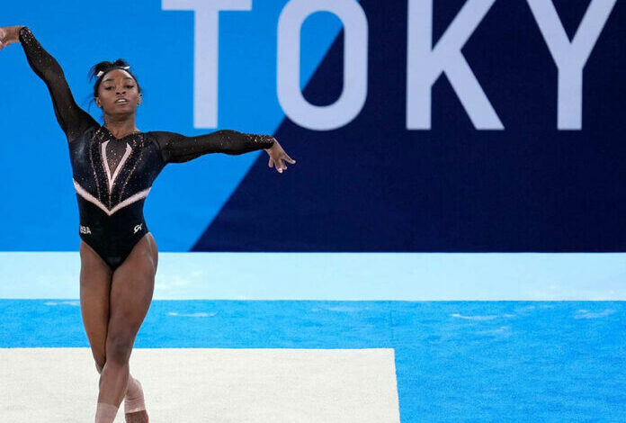 Simone Biles se retira de la final de all around individual