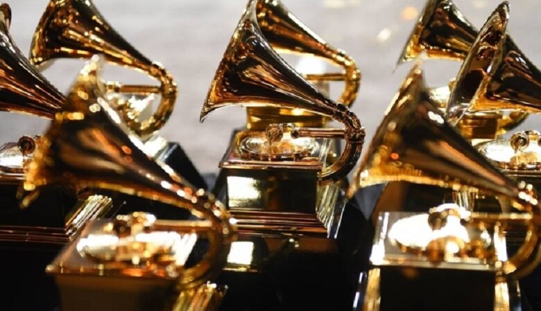 Posponen los Grammy 2022 por aumento de contagios de Covid-19