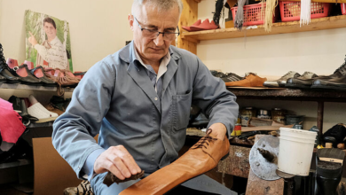 Crean zapatos contra coronavirus ‘inspirados’ en botas tribaleras