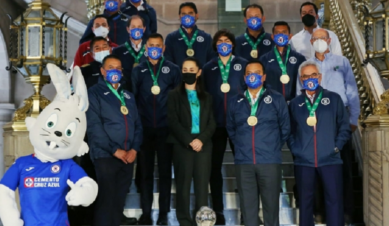 Claudia Sheinbaum se reúne con jugadores del Cruz Azul