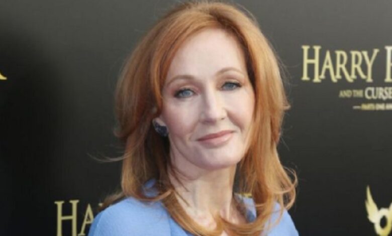 Fans reaccionan a nuevo comentario polémico de J.K. Rowling
