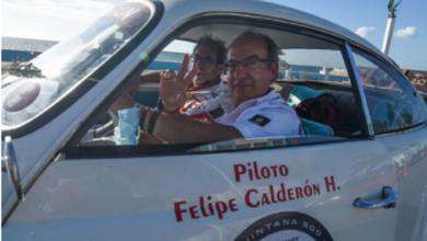 Felipe Calderón compite en el Rally Maya a bordo de un Porsche