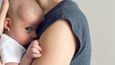Bebés de 4 meses pueden reconocer a sus padres mediante un abrazo