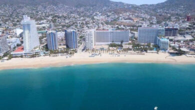 Aguas de Acapulco recuperan color turquesa ante ausencia de bañistas por Covid-19
