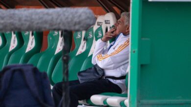 Tuca Ferretti será sancionado por fumar en las bancas del estadio de Santos