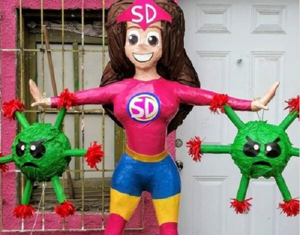 Crean piñata de Susana Distancia