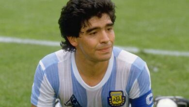 Rinde Queen homenaje a Maradona