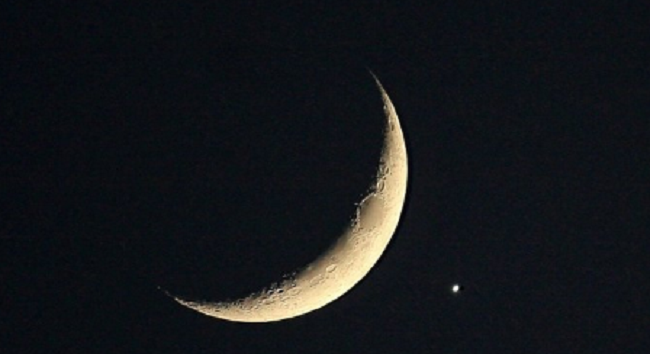 “Beso celestial” entre la Luna y Venus