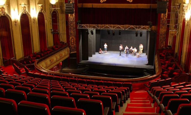 «El teatro va a salir ganando tras la pandemia», afirma dramaturga