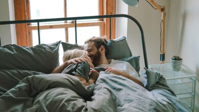 Estudio sugiere que el olor de pareja sentimental mejora el sueño