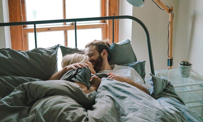 Estudio sugiere que el olor de pareja sentimental mejora el sueño