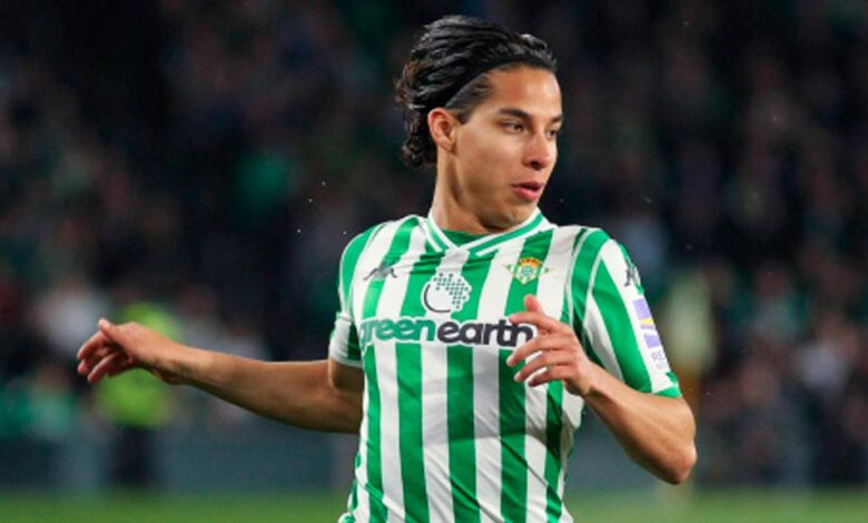 Diego Lainez, baja del Betis contra el Real Madrid por un problema estomacal