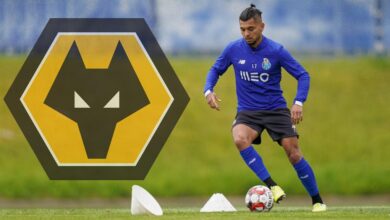 Wolves lanzó oferta de 24 mde por el mexicano Tecatito Corona