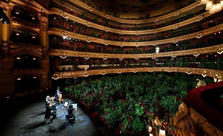 Reabre ópera de Barcelona con concierto para 2 mil 300 espectadores «verdes»