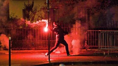 Parisinos enloquecen; atacan a policías tras perder la Champions