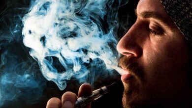 Humo de tabaco y vapor de cigarros electronicos, son similares