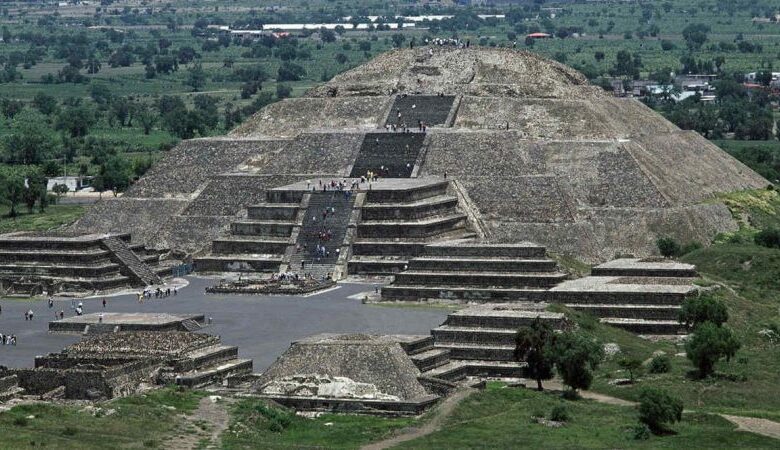 Expediciones en la Pirámide de La Luna