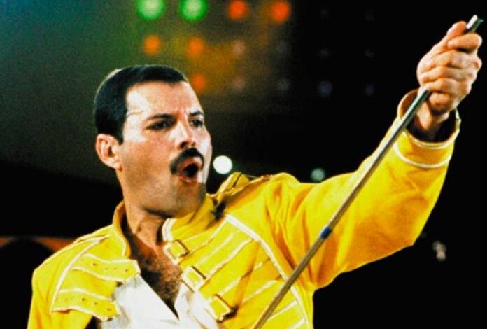 Rinden tributo a Freddie Mercury por su 29 aniversario de su muerte