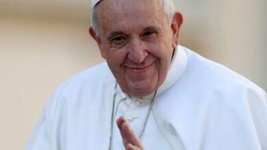 Papa Francisco hace oficial su respaldo a uniones entre parejas del mismo sexo