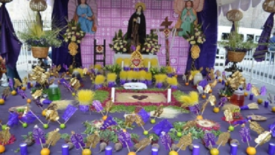Tradicional Altar de Dolores, a través de Internet