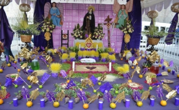 Tradicional Altar de Dolores, a través de Internet