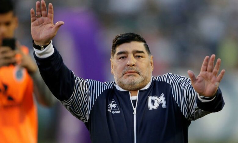 Gimnasia planearía renovar contrato de Diego Maradona