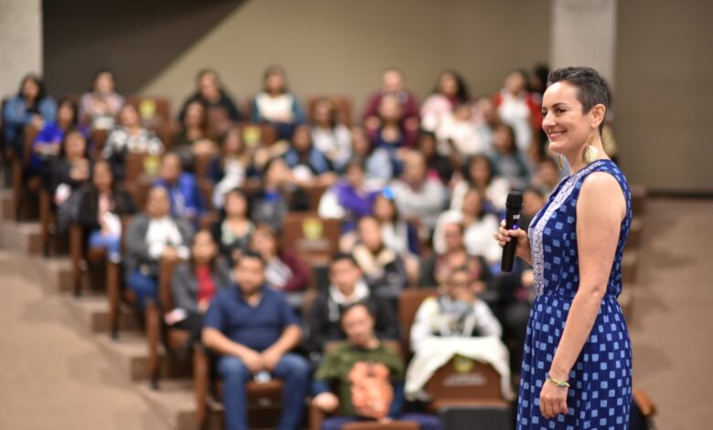 Congreso participa en actividades artísticas con alumnos del IMIDI