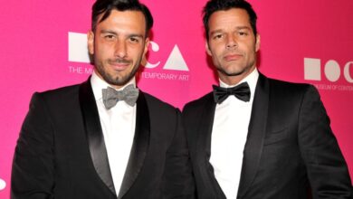 Ricky Martin, el rey del pop latino, posa junto a su esposo para Out Magazine