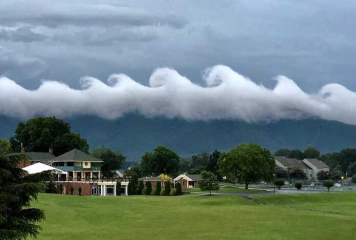 Captan extraño fenómeno en las nubes