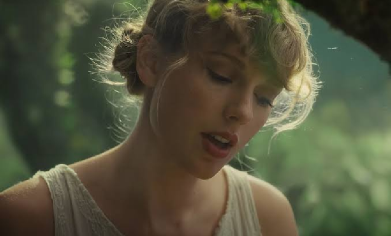 Taylor Swift rediseña su disco Folklore tras ser acusada de plagio