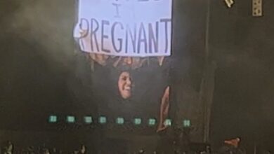 Kourtney Kardashian anunció su embarazo en un concierto de Blink-182